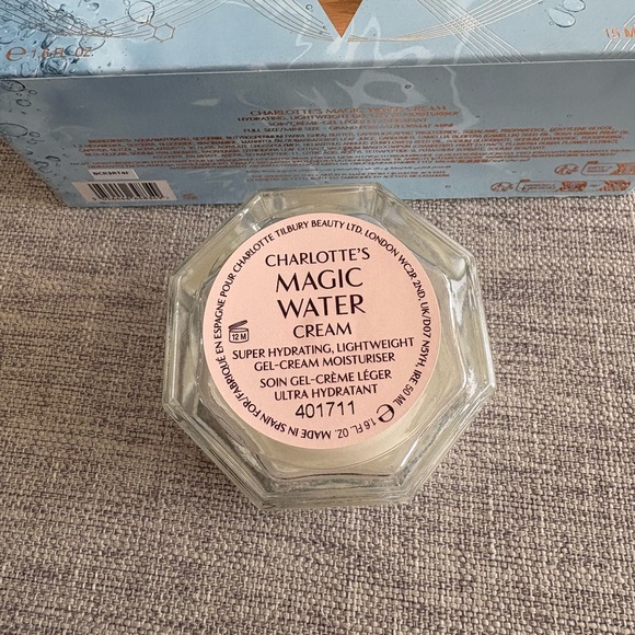 NEW Charlotte Tilbury Magic Water Cream - Picture 2 of 2
